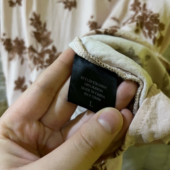 🤎3/$10 Como Black Floral V-Neck Blouse in Pink and Brown Size Large - Picture 6 of 6